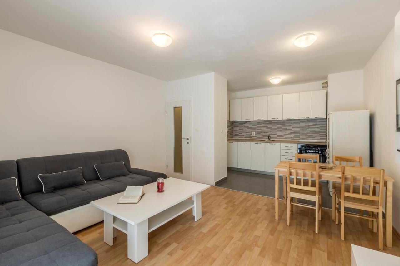 Pujanke - Large 3 Bedroom Apartament